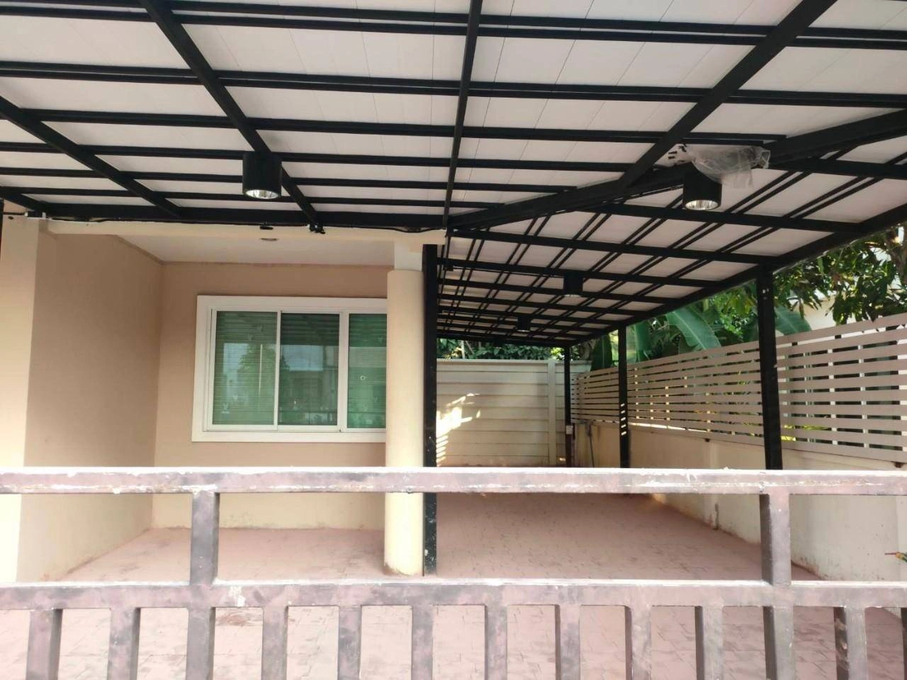 งานหลังคาโรงจอดรถ ข้างบ้าน-หน้าบ้าน บางใหญ่ นนทบุรี ขนาด 104 ตร.ม. # 3